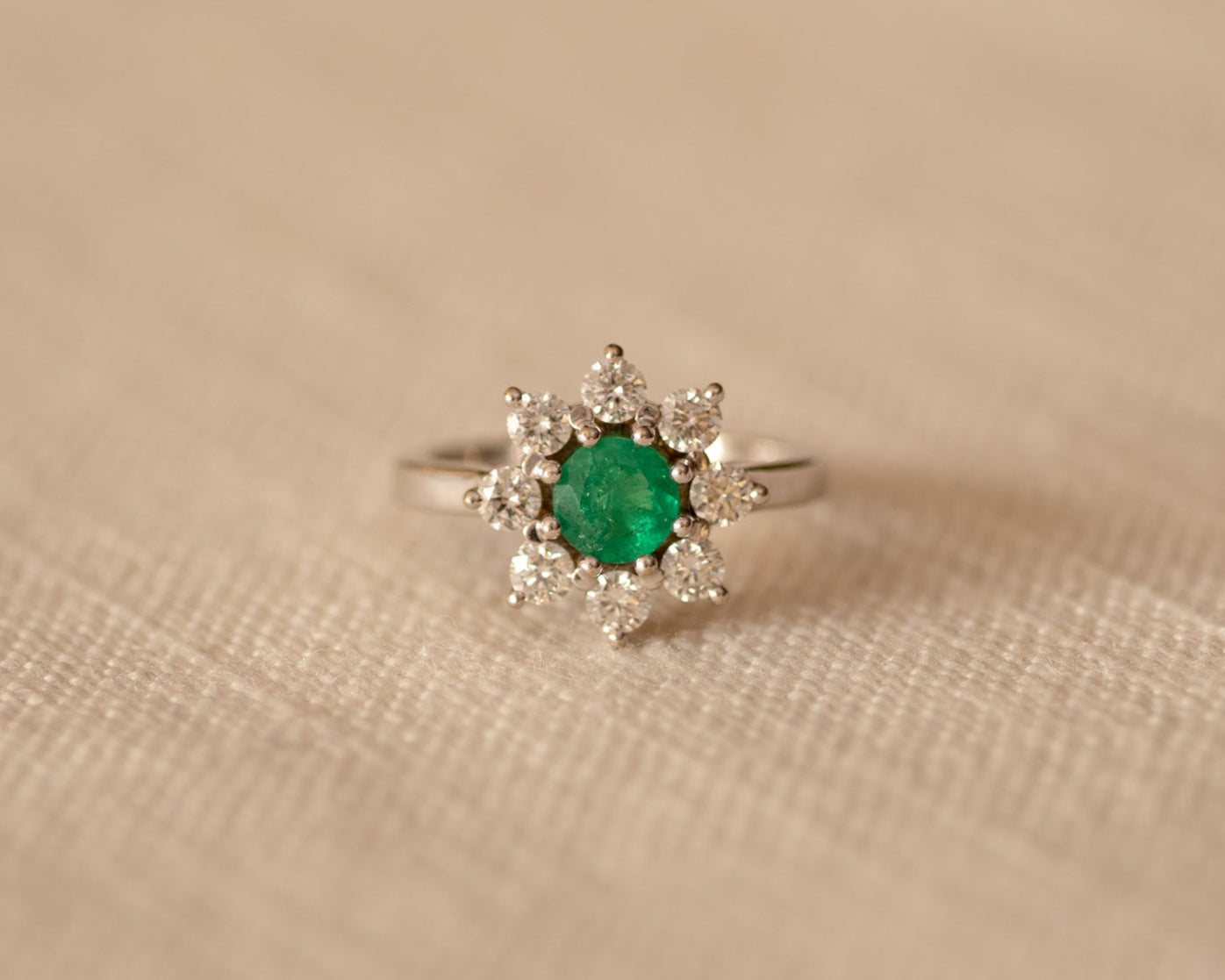 Anillo de Esmeralda y Brillantes