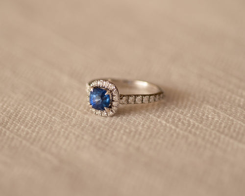 Anillo de Zafiro y diamantes