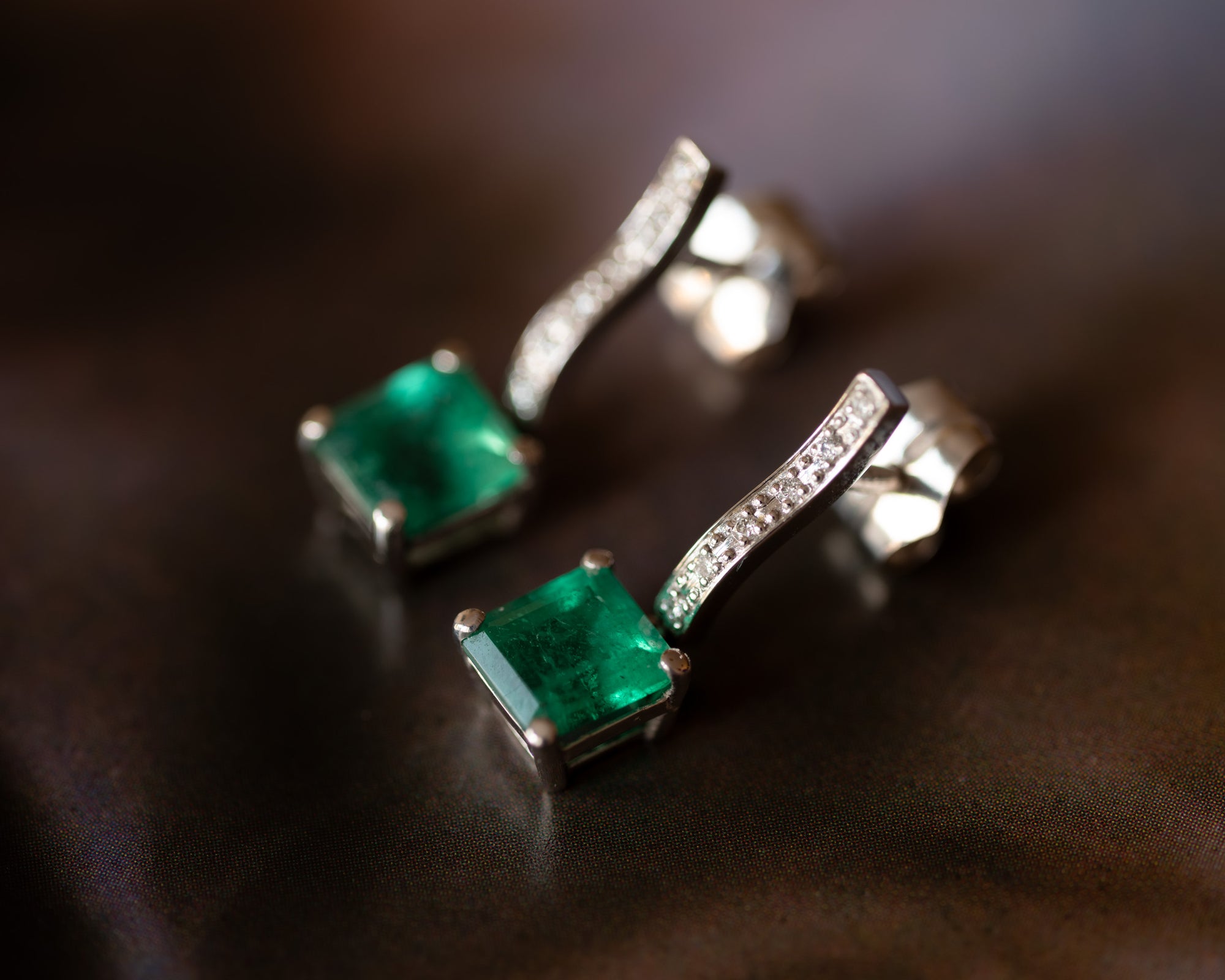 Pendientes de brillantes y esmeraldas