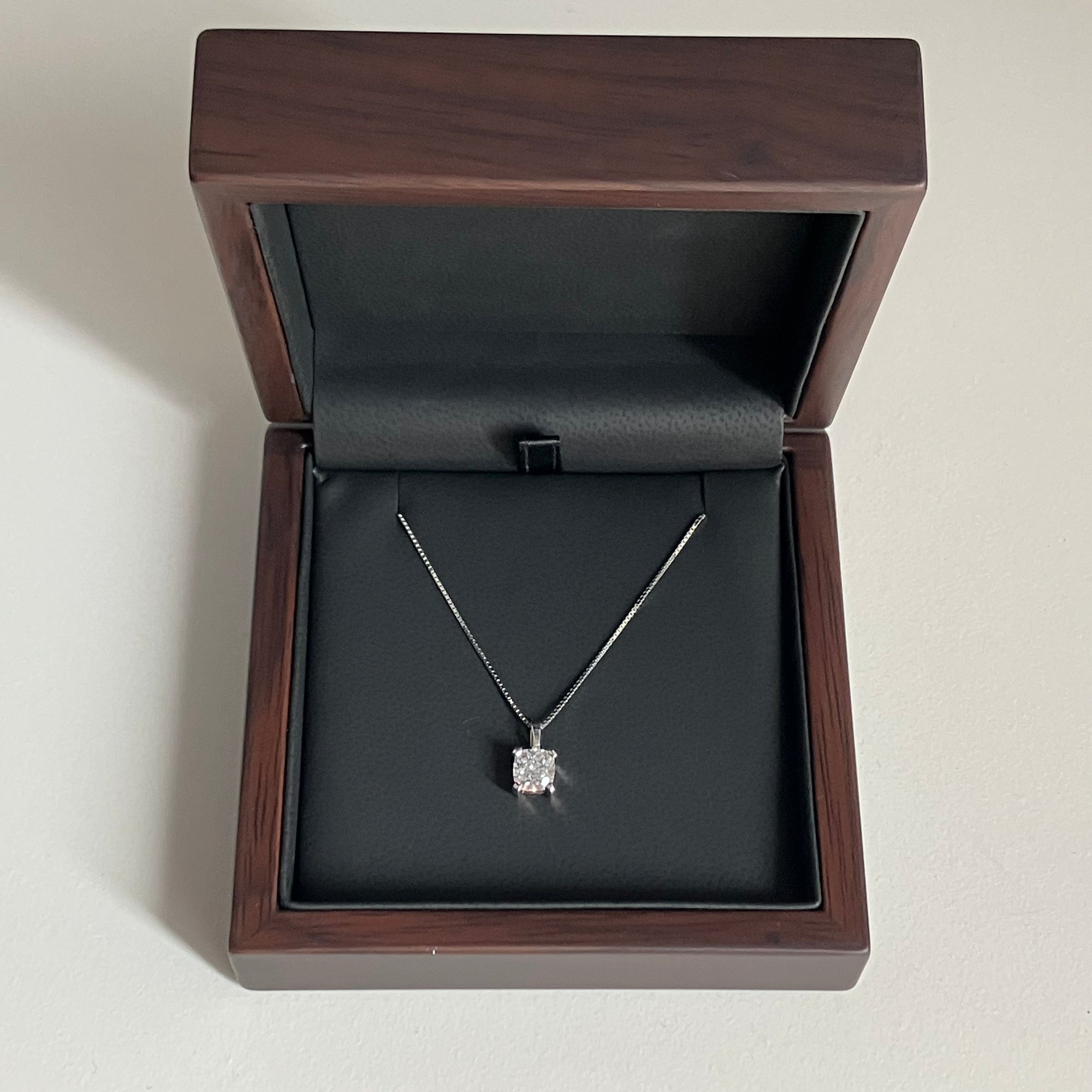 Colgante de diamante en talla cojín