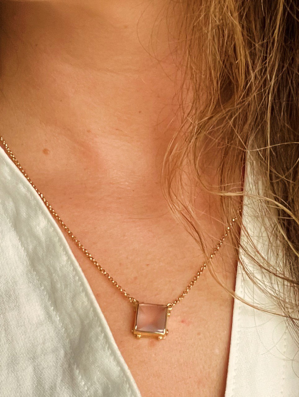 Colgante de Cuarzo Rosa engastado en Oro