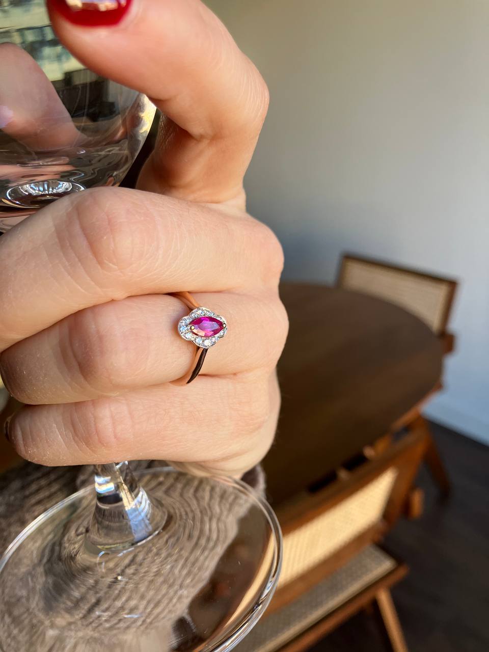 Sortija de Rubí Natural y Diamantes